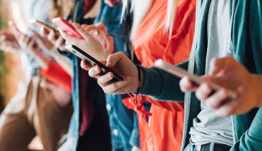 伊犁小程序开发公司：如何提升小程序的流量和转化率？